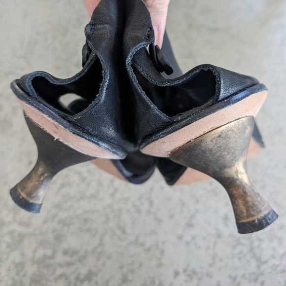 Cydwoq Vintage Leather Open Toe Booties - Picture 6 of 16